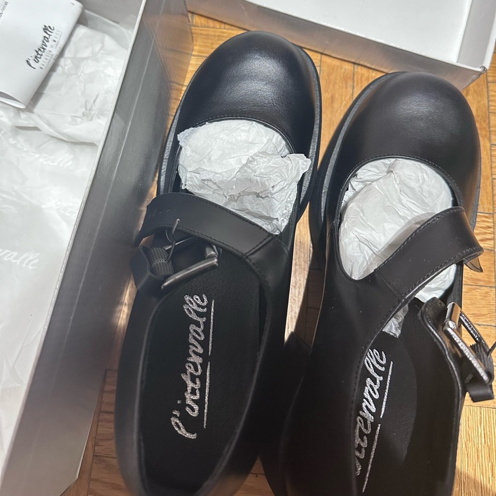 Brand new shoes from l’intervalle